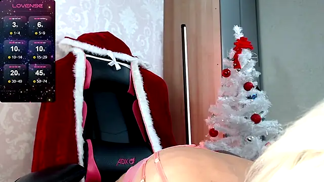 Snapshot of SereneXX chatting on 12/14/24, 10:18 SereneXX online show from 12/14/24, 10:18