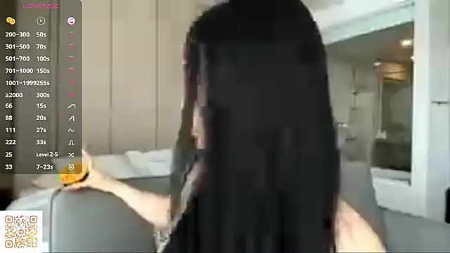 LezlieGreet online show from 10/22/25, 03:40