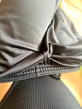 Snapshot of deeidnic chatting on 10/06/25, 02:25 deeidnic online show from 10/06/25, 02:25