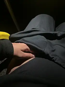 Snapshot of deeidnic chatting on 10/08/25, 12:30 deeidnic online show from 10/08/25, 12:30