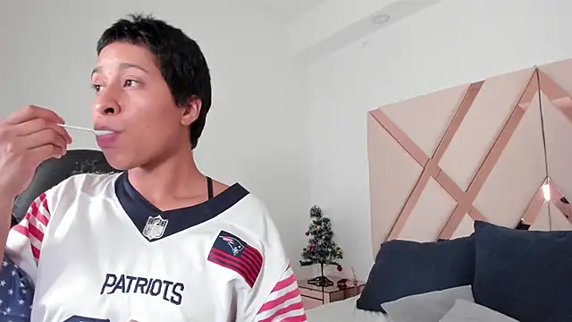 cloemorwen online show from 12/17/25, 09:54