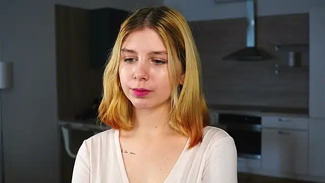 Snapshot of HermelindaKopczyk chatting on 10/10/25, 04:33 HermelindaKopczyk online show from 10/10/25, 04:33