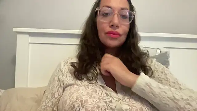 Snapshot of RosaFreya chatting on 05/27/26, 02:58 RosaFreya online show from 05/27/26, 02:58