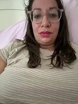 Snapshot of RosaFreya chatting on 06/15/26, 07:32 RosaFreya online show from 06/15/26, 07:32