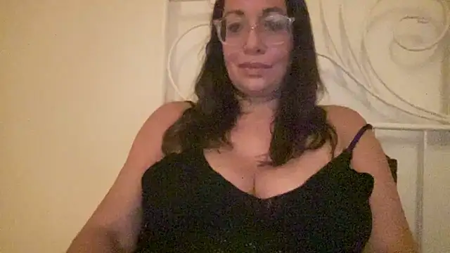 Snapshot of RosaFreya chatting on 07/03/26, 03:46 RosaFreya online show from 07/03/26, 03:46
