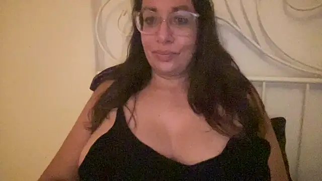 Snapshot of RosaFreya chatting on 07/06/26, 03:25 RosaFreya online show from 07/06/26, 03:25