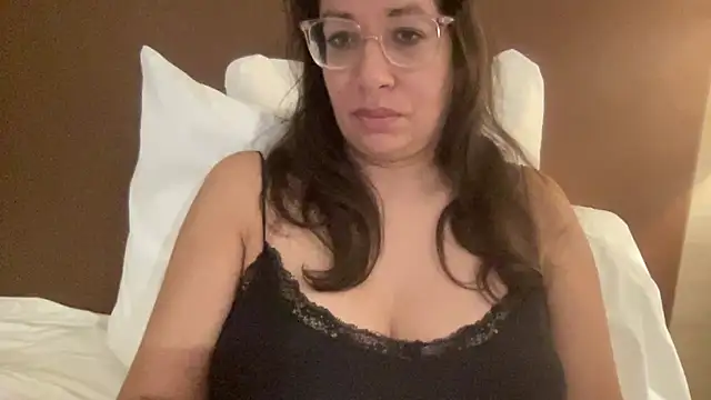 Snapshot of RosaFreya chatting on 07/12/26, 06:26 RosaFreya online show from 07/12/26, 06:26