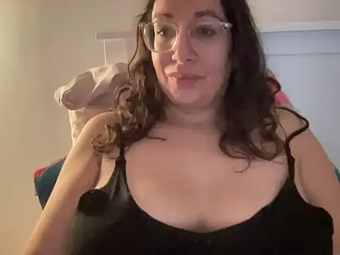 Snapshot of RosaFreya chatting on 07/18/26, 06:39 RosaFreya online show from 07/18/26, 06:39