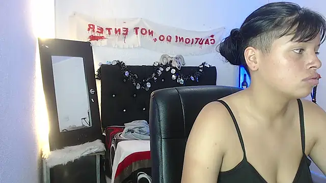 Snapshot of Missy_eyess chatting on 10/24/25, 03:19 Missy eyess online show from 10/24/25, 03:19