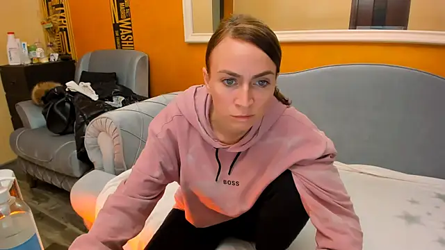 Snapshot of Roxee33 chatting on 11/25/25, 07:47 Roxee33 online show from 11/25/25, 07:47