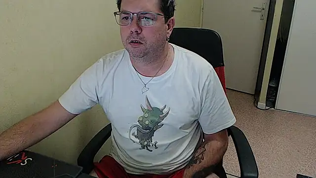 Snapshot of blueandwhite1 chatting on 12/12/24, 03:59 blueandwhite1 online show from 12/12/24, 03:59