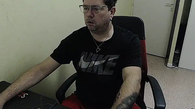 Snapshot of blueandwhite1 chatting on 12/14/24, 08:34 blueandwhite1 online show from 12/14/24, 08:34