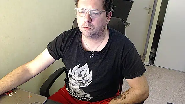 Snapshot of blueandwhite1 chatting on 12/21/24, 03:31 blueandwhite1 online show from 12/21/24, 03:31