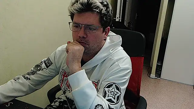 Snapshot of blueandwhite1 chatting on 01/03/25, 10:08 blueandwhite1 online show from 01/03/25, 10:08