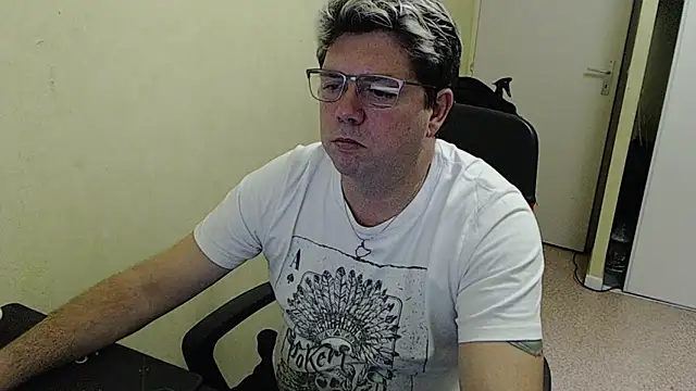 Snapshot of blueandwhite1 chatting on 01/05/25, 05:41 blueandwhite1 online show from 01/05/25, 05:41