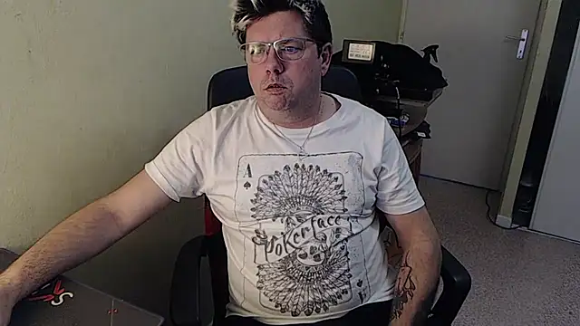 Snapshot of blueandwhite1 chatting on 01/07/25, 03:33 blueandwhite1 online show from 01/07/25, 03:33