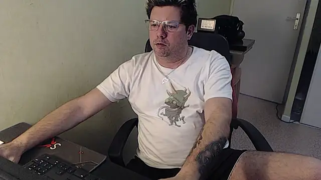 Snapshot of blueandwhite1 chatting on 01/16/25, 03:35 blueandwhite1 online show from 01/16/25, 03:35