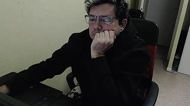 Snapshot of blueandwhite1 chatting on 01/17/25, 10:12 blueandwhite1 online show from 01/17/25, 10:12