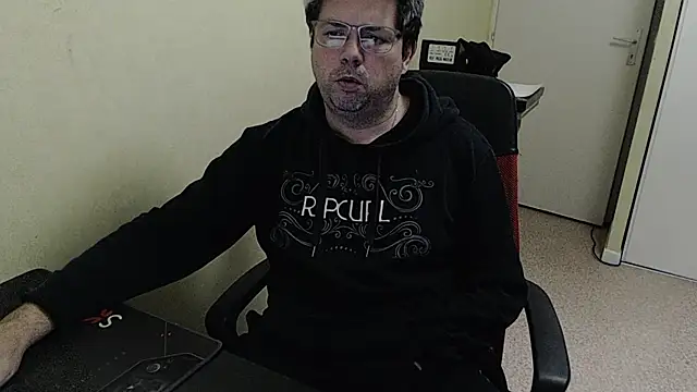 Snapshot of blueandwhite1 chatting on 01/25/25, 05:08 blueandwhite1 online show from 01/25/25, 05:08