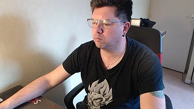 Snapshot of blueandwhite1 chatting on 01/29/25, 02:32 blueandwhite1 online show from 01/29/25, 02:32