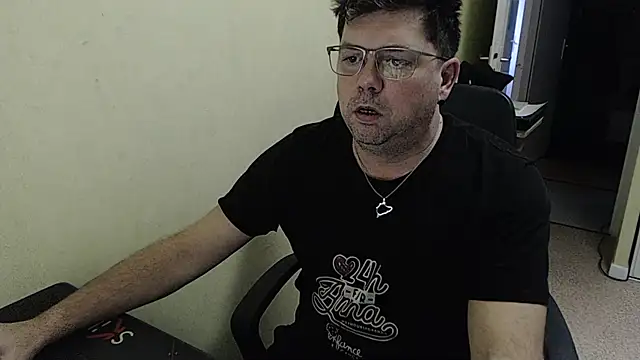 Snapshot of blueandwhite1 chatting on 01/30/25, 03:19 blueandwhite1 online show from 01/30/25, 03:19