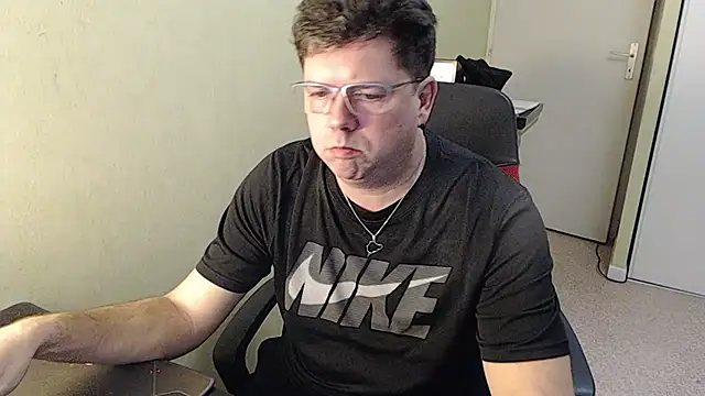 Snapshot of blueandwhite1 chatting on 01/31/25, 10:10 blueandwhite1 online show from 01/31/25, 10:10