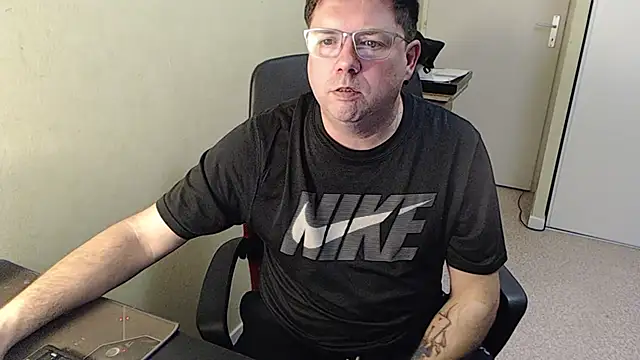 Snapshot of blueandwhite1 chatting on 02/01/25, 09:19 blueandwhite1 online show from 02/01/25, 09:19