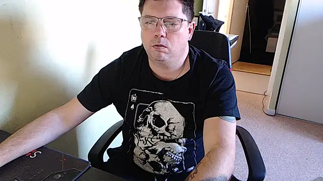 Snapshot of blueandwhite1 chatting on 02/02/25, 04:00 blueandwhite1 online show from 02/02/25, 04:00