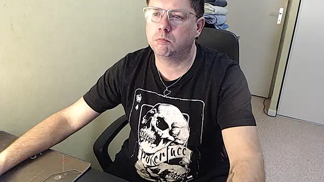 Snapshot of blueandwhite1 chatting on 02/03/25, 05:24 blueandwhite1 online show from 02/03/25, 05:24