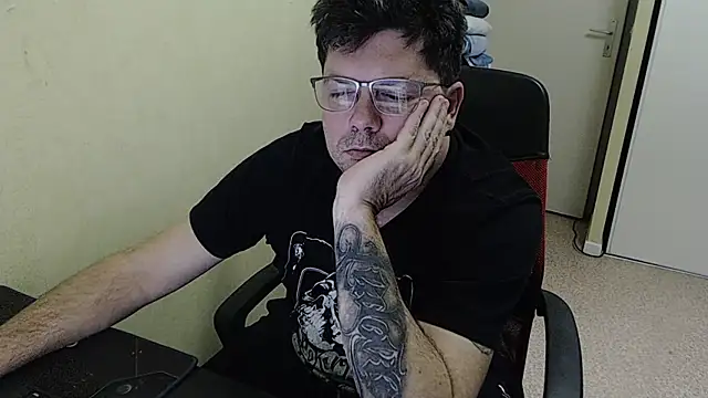 Snapshot of blueandwhite1 chatting on 02/04/25, 09:31 blueandwhite1 online show from 02/04/25, 09:31