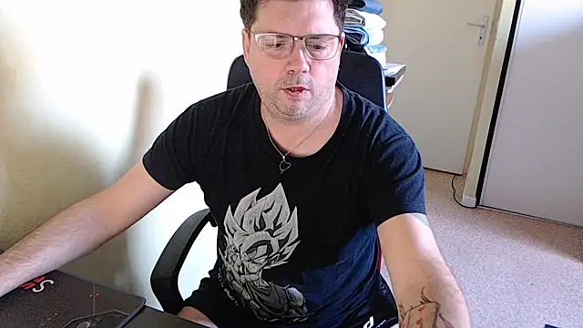 Snapshot of blueandwhite1 chatting on 02/05/25, 03:20 blueandwhite1 online show from 02/05/25, 03:20