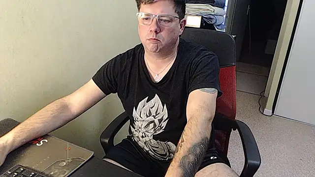 Snapshot of blueandwhite1 chatting on 02/07/25, 03:52 blueandwhite1 online show from 02/07/25, 03:52