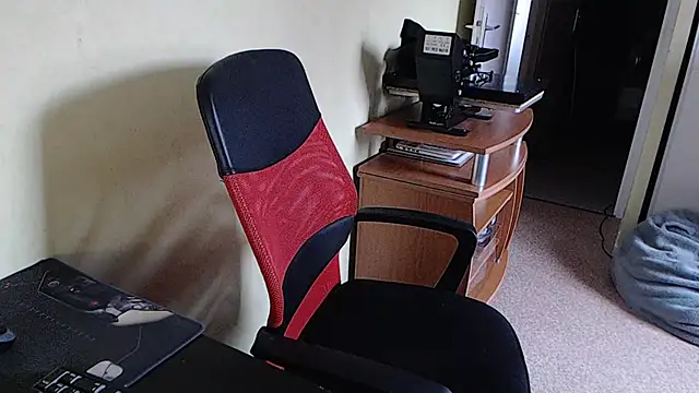 Snapshot of blueandwhite1 chatting on 02/21/25, 03:32 blueandwhite1 online show from 02/21/25, 03:32