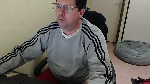 Snapshot of blueandwhite1 chatting on 03/01/25, 08:21 blueandwhite1 online show from 03/01/25, 08:21