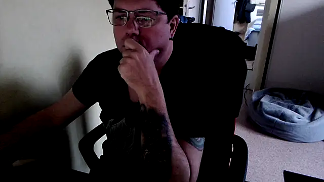 Snapshot of blueandwhite1 chatting on 03/03/25, 05:18 blueandwhite1 online show from 03/03/25, 05:18