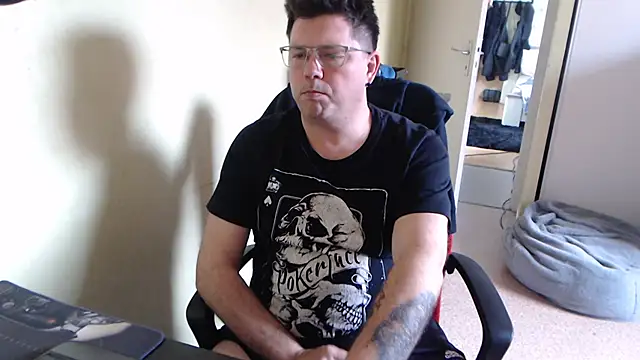 Snapshot of blueandwhite1 chatting on 03/12/25, 03:40 blueandwhite1 online show from 03/12/25, 03:40