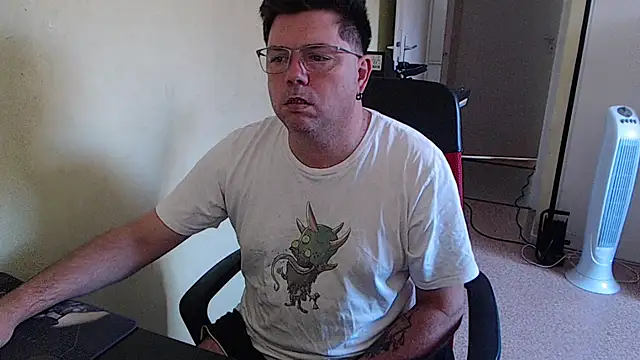 Snapshot of blueandwhite1 chatting on 09/17/25, 07:32 blueandwhite1 online show from 09/17/25, 07:32