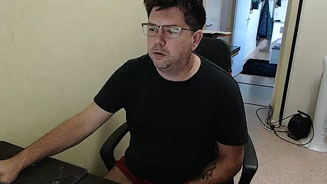 Snapshot of blueandwhite1 chatting on 10/01/25, 06:52 blueandwhite1 online show from 10/01/25, 06:52