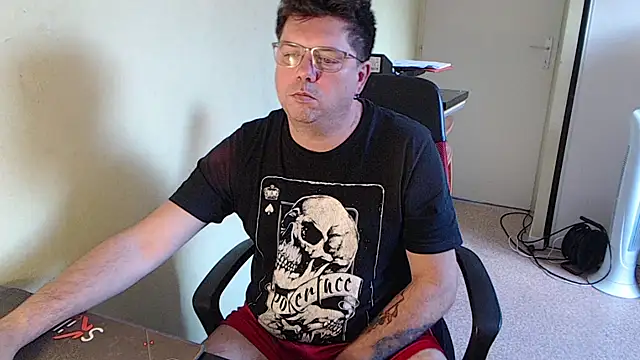 Snapshot of blueandwhite1 chatting on 10/04/25, 07:50 blueandwhite1 online show from 10/04/25, 07:50