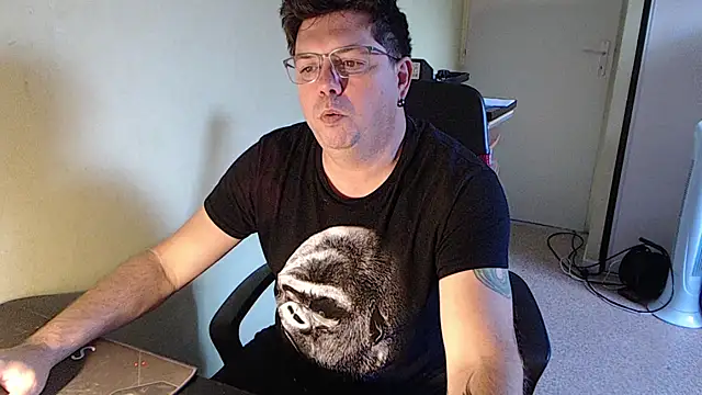 Snapshot of blueandwhite1 chatting on 10/08/25, 07:17 blueandwhite1 online show from 10/08/25, 07:17