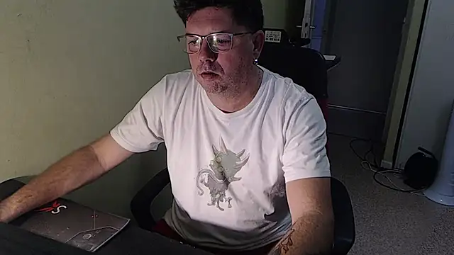 Snapshot of blueandwhite1 chatting on 11/05/25, 08:14 blueandwhite1 online show from 11/05/25, 08:14