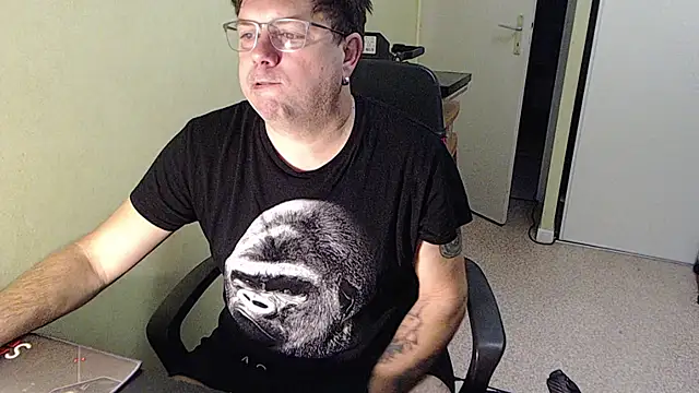 Snapshot of blueandwhite1 chatting on 11/29/25, 07:55 blueandwhite1 online show from 11/29/25, 07:55