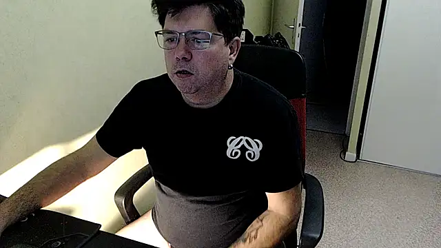 Snapshot of blueandwhite1 chatting on 12/03/25, 08:34 blueandwhite1 online show from 12/03/25, 08:34