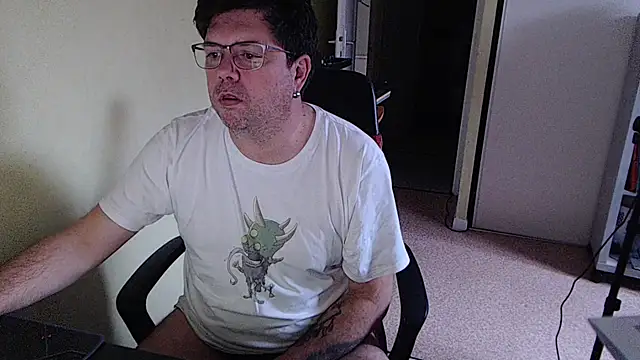 Snapshot of blueandwhite1 chatting on 12/19/25, 02:46 blueandwhite1 online show from 12/19/25, 02:46