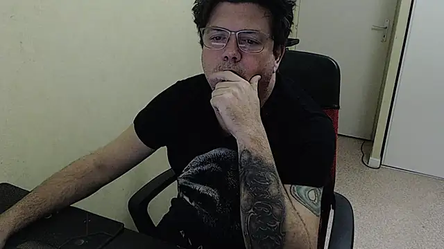 Snapshot of blueandwhite1 chatting on 01/07/26, 08:44 blueandwhite1 online show from 01/07/26, 08:44