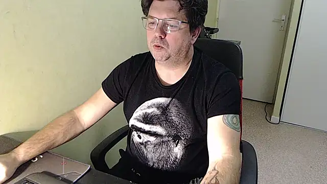 Snapshot of blueandwhite1 chatting on 01/08/26, 05:26 blueandwhite1 online show from 01/08/26, 05:26