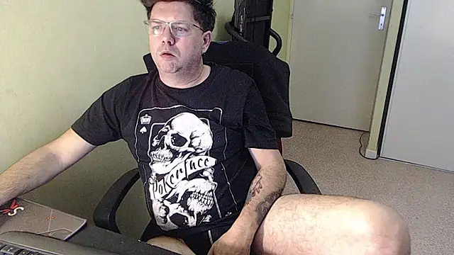 Snapshot of blueandwhite1 chatting on 02/02/26, 04:49 blueandwhite1 online show from 02/02/26, 04:49