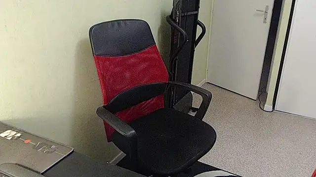 Snapshot of blueandwhite1 chatting on 02/07/26, 08:18 blueandwhite1 online show from 02/07/26, 08:18