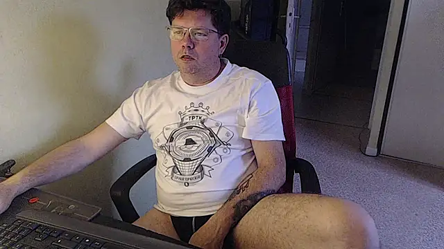 Snapshot of blueandwhite1 chatting on 02/11/26, 03:39 blueandwhite1 online show from 02/11/26, 03:39