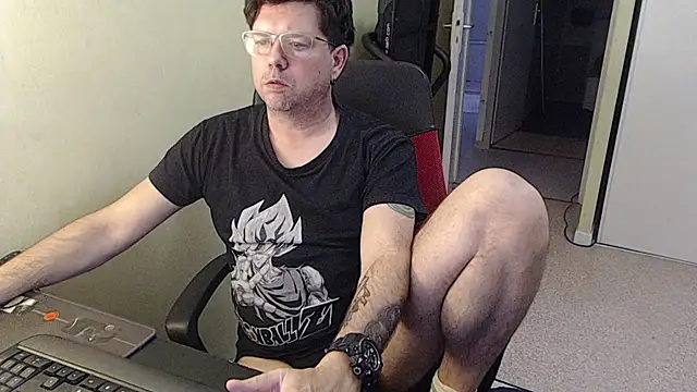 Snapshot of blueandwhite1 chatting on 02/13/26, 03:41 blueandwhite1 online show from 02/13/26, 03:41